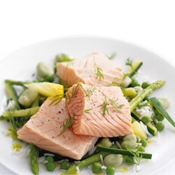 steamed-salmon-with-green-vegetables