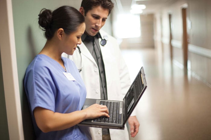 Mobiler Abruf von Patientendaten über Laptop mit IntelliSpace Cardiovascular​