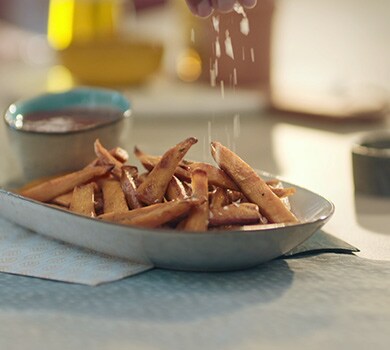 De croustillantes frites de patate douce à l'Airfryer