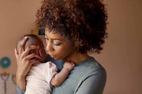 Baby beruhigen: Was tun, wenn Baby schreit?