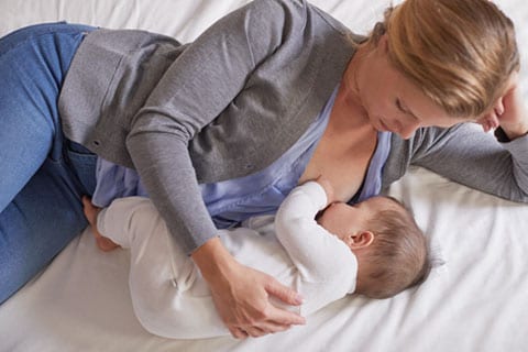 4 positions d’allaitement pour une bonne mise au sein