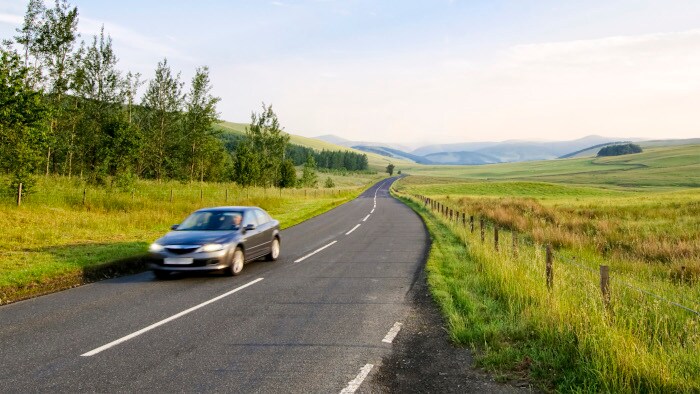 voiture sur la route