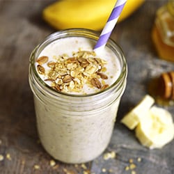 Smoothie mit Früchten und Haferflocken