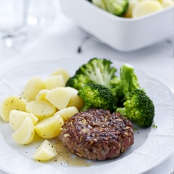 steak-tartare-burgers-with-ham