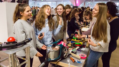 mint:pink XXL: Start auf dem Philips Campus 230 Mittelstufenschülerinnen aus Hamburg und Norderstedt 