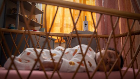 Toujours garder un œil sur votre bébé: le nouvel écoute-bébé vidéo connecté de Philips Avent